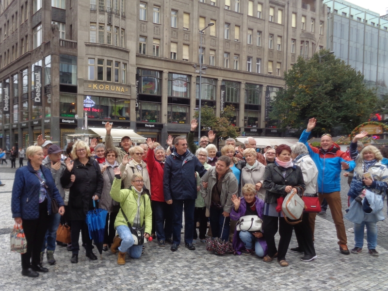 Grupa turystyczna w Pradze